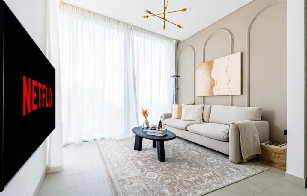 Cosy premium apt with pool and gym
