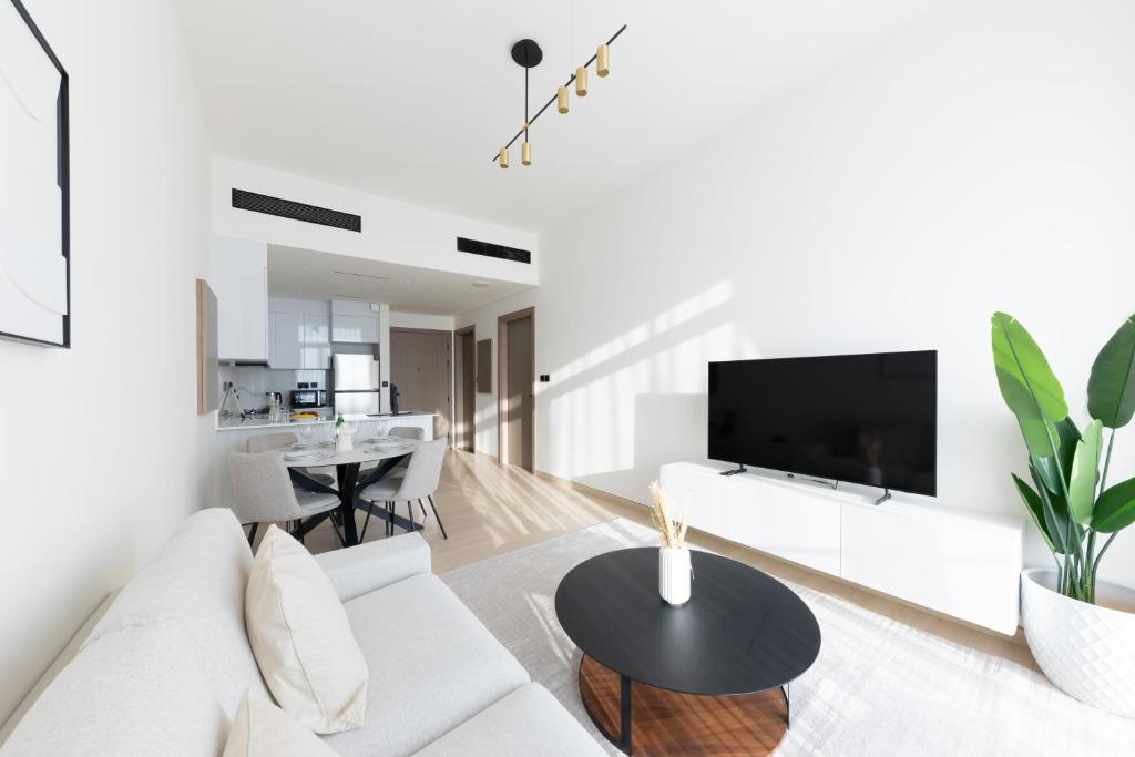 Cozy 1BR with balcony in Binghatti Emerald