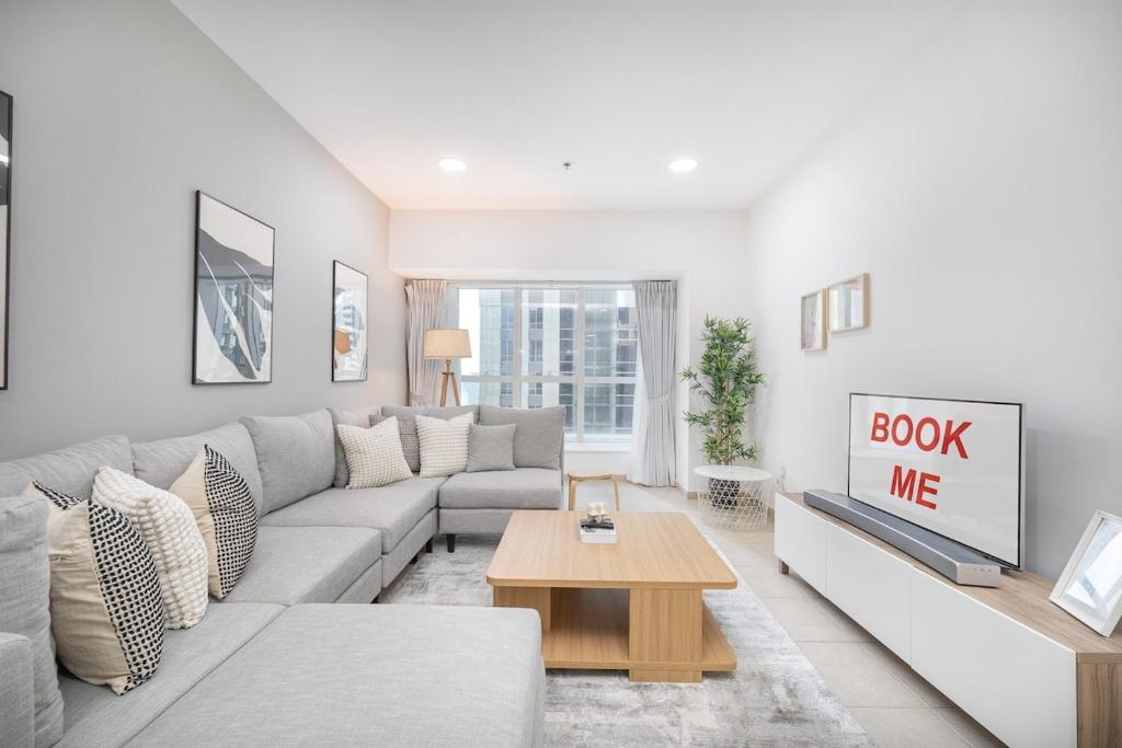 Cozy 2-Bedroom Apartment Near Beaches at Elite Residences Marina