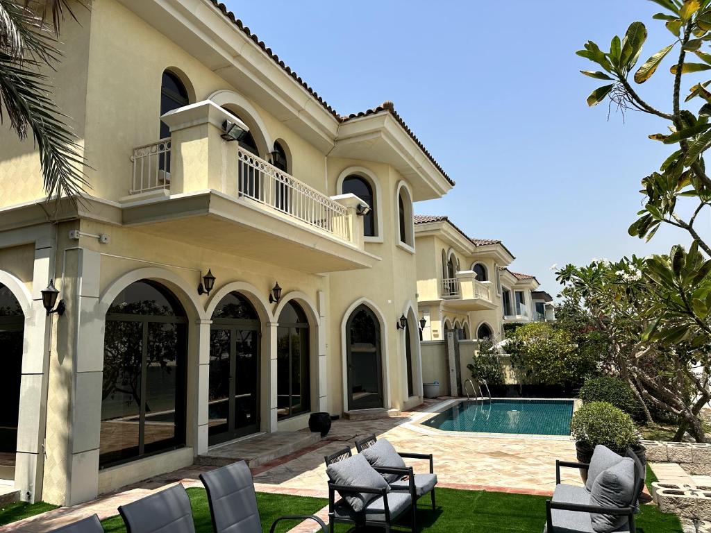 Cozy 4bhk And Maid private Beach And Pool