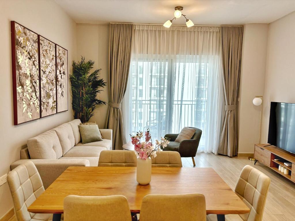 Ferrari World & Seaworld - Luxe 2bhk Canal View