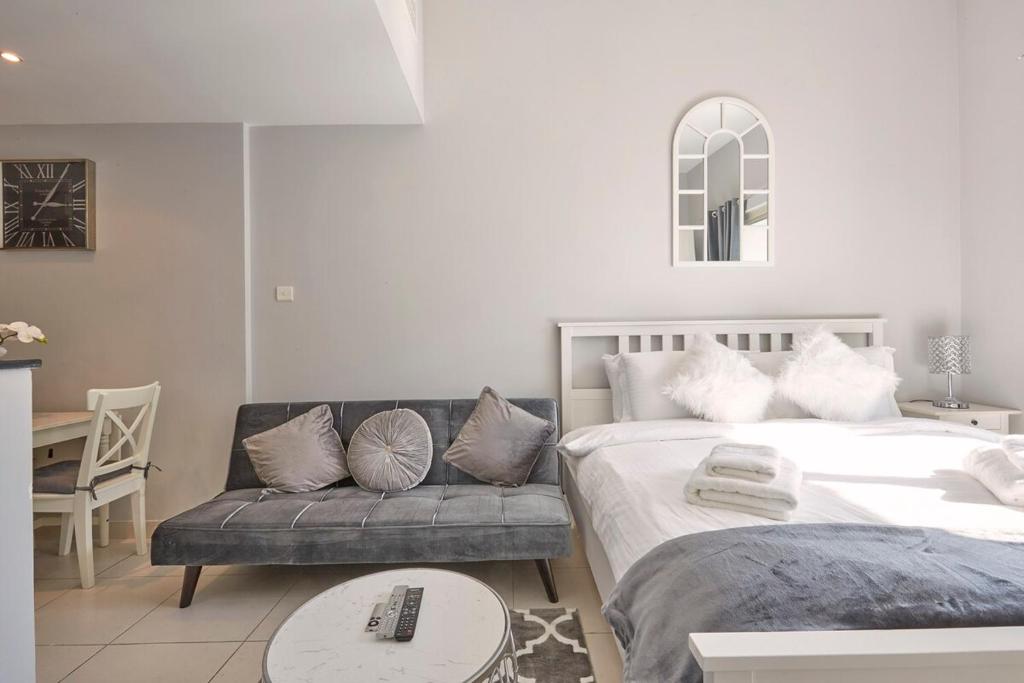 Cozy Studio Apartment in Dubai Marina