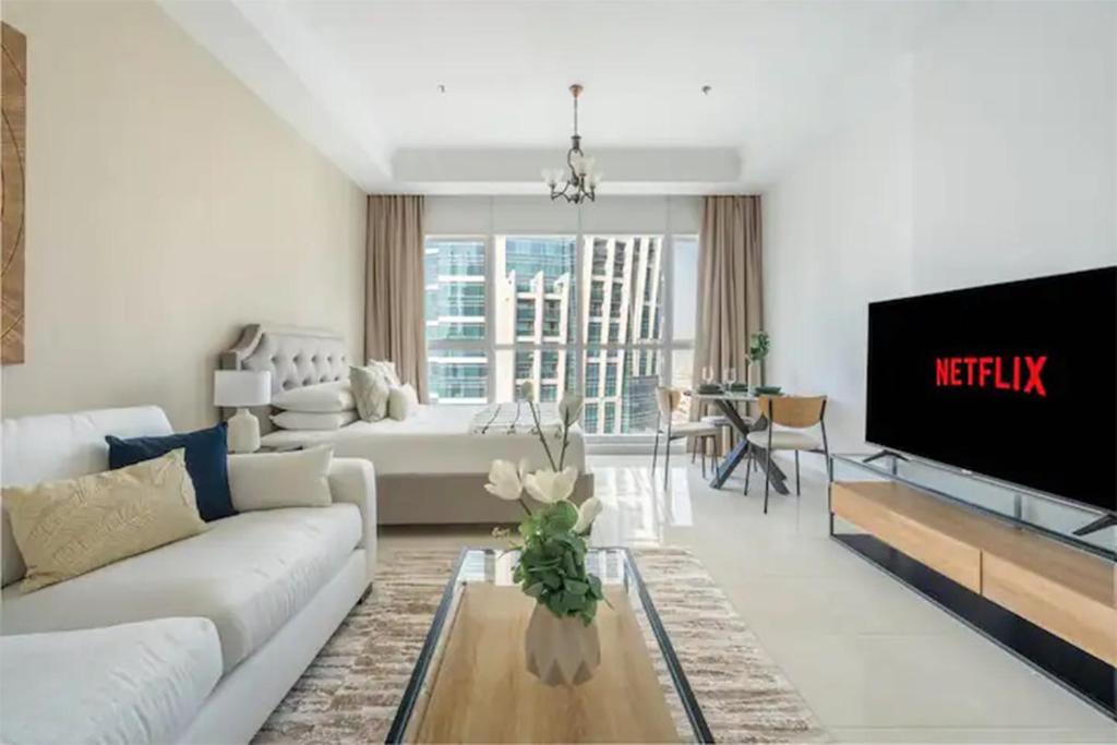Cozy Studio Aptartment with Sea & Canal View in Court Tower