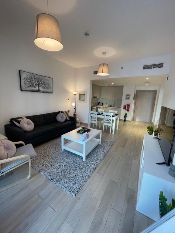 Daisy Hill 1BR Waters Edge Canal View Theme Parks Yas island
