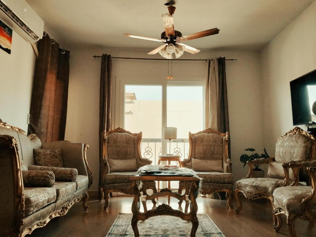 Classic 2 Bedrooms unit - Near Eastern Market