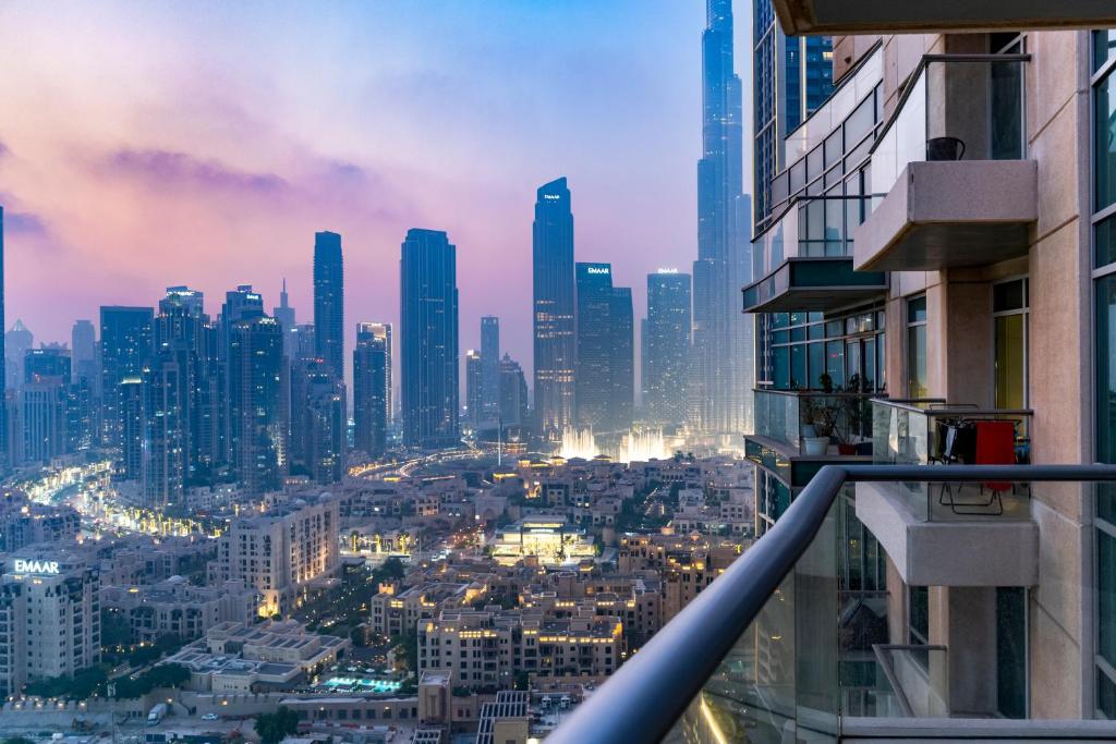 Stylish 1BDR in Downtown - Burj Khalifa View, 5min Walk to Dubai Mall