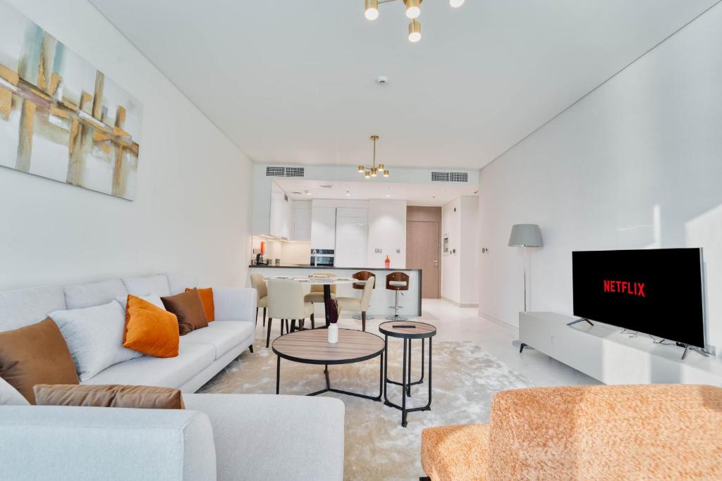 Royal Maison's Premium 2BR Lagoon Views in District One