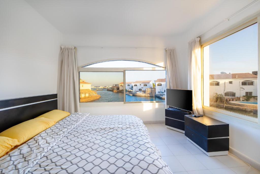 Aden Beach - Sea View room with beach access in Villa