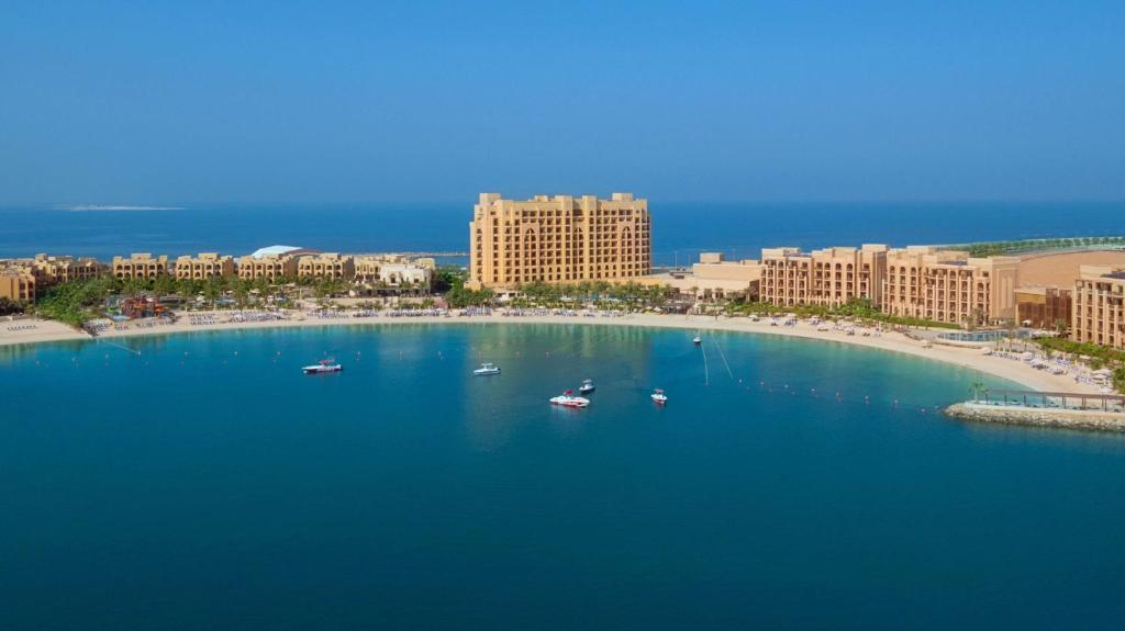 منتجع وسبا دبل تري باي هيلتون جزيرة المرجان