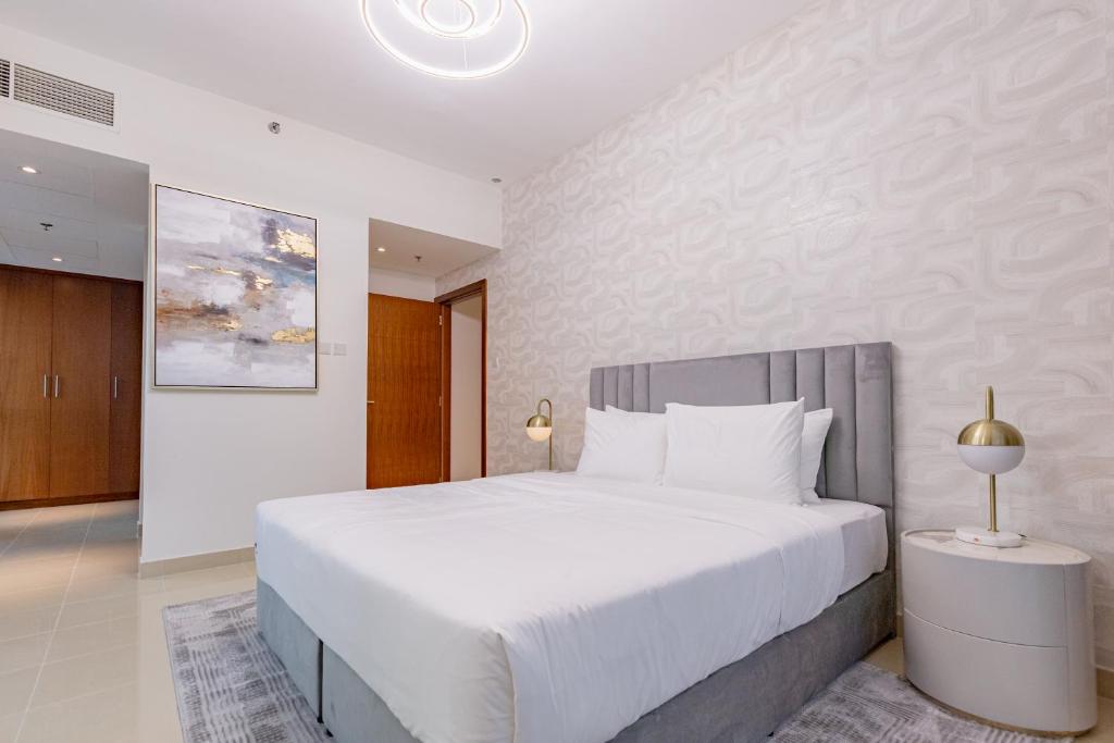 Downtown 2 BR Burj Khalifa & Fountains views 8 min from Dubai Mall