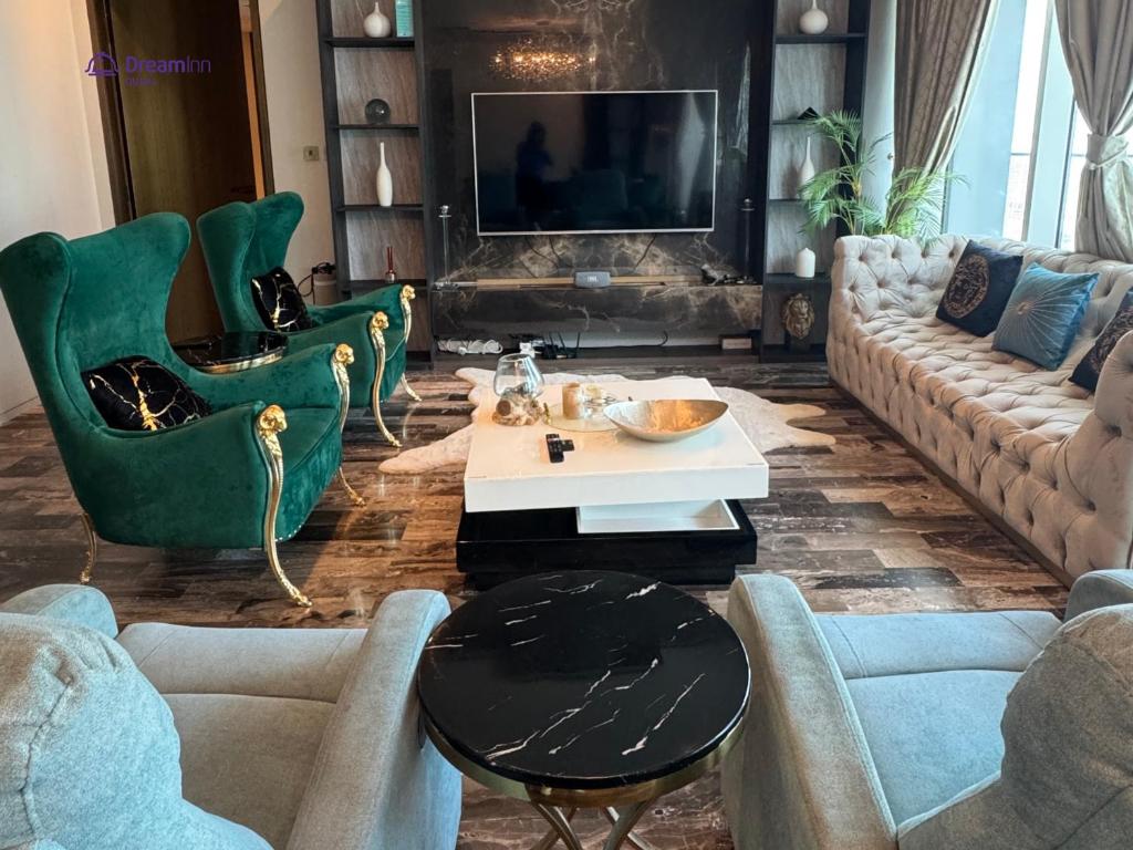 DreamInn-2BR Damac Heights With Sea View & Balcony