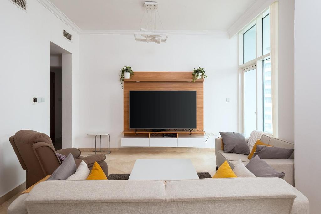 Dubai Marina 2BR Beach Oasis