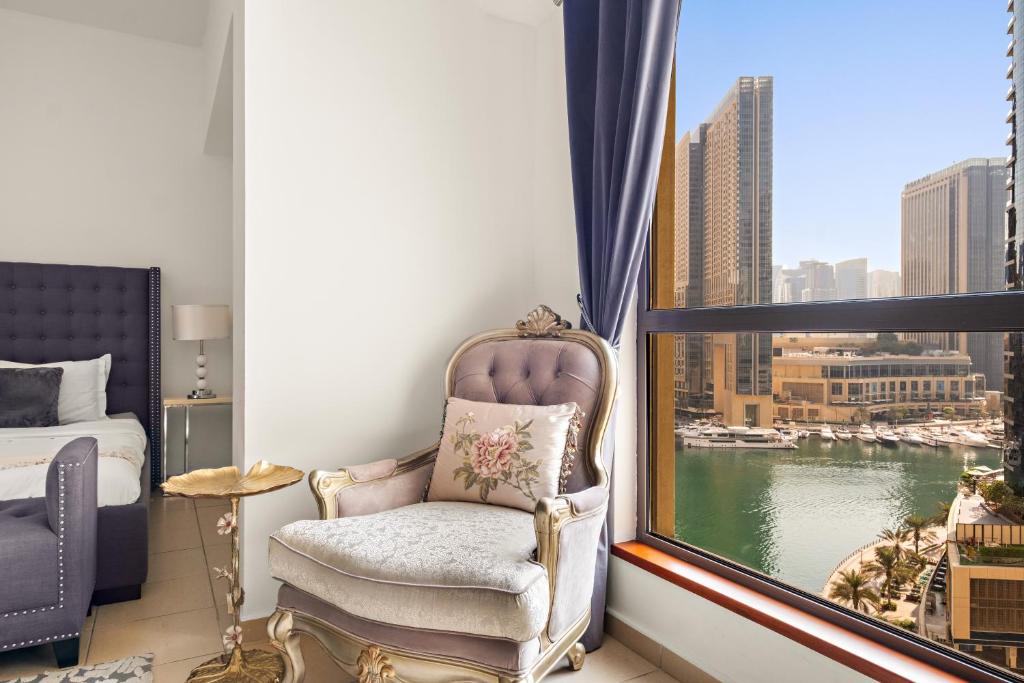 Dubai Marina Apartment JBR 2 by Renttiers