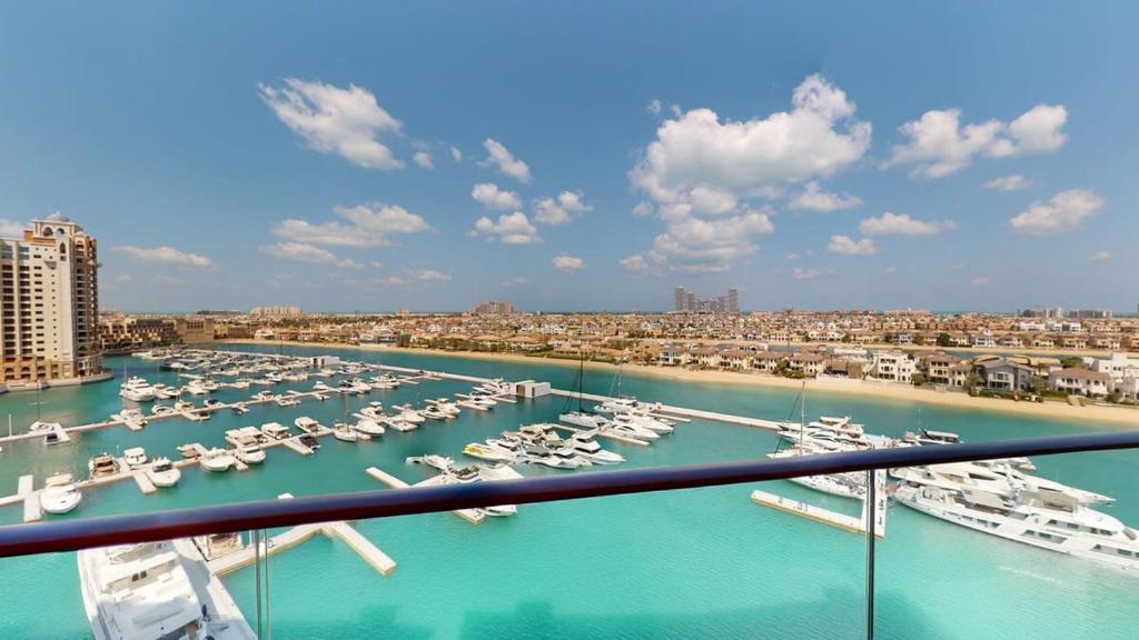 2 BD Tiara Palm Views, Beach & Pool, Amazing views of the Palm