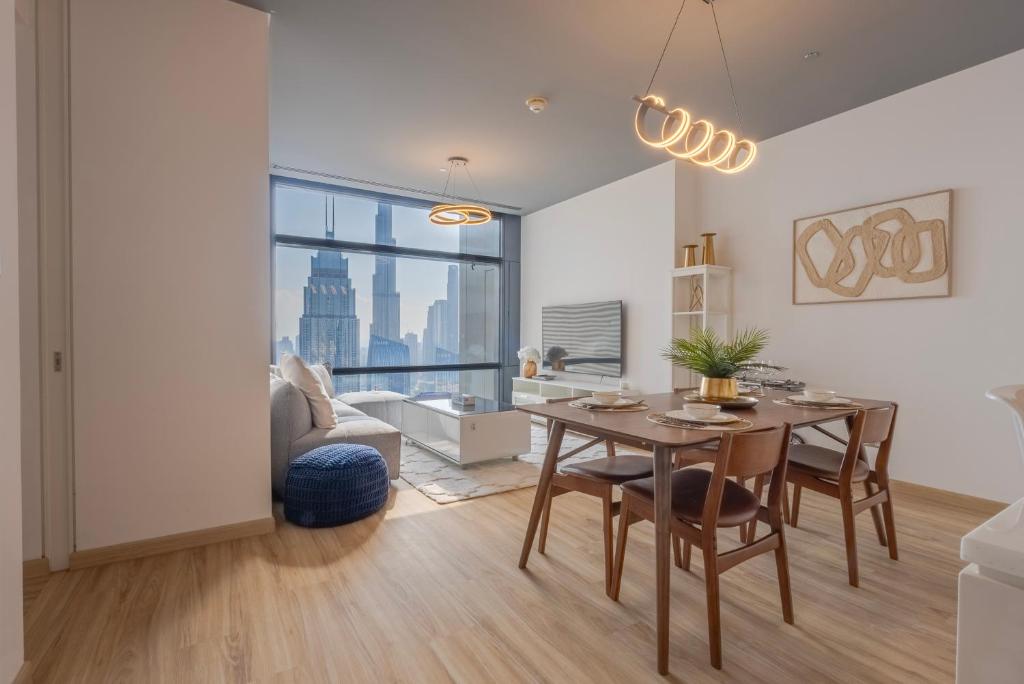 Elegant 1-Bedroom Apartment, Full Burj Khalifa & Downtown Views