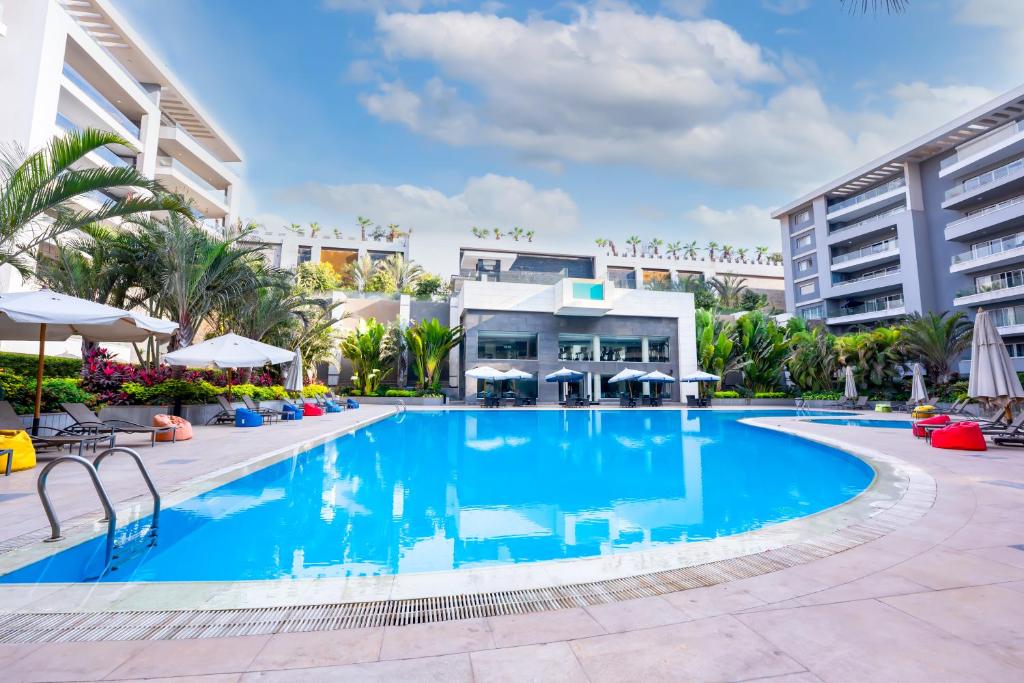 Elegant 2-Bedroom Near Airport