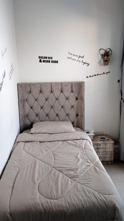 Elegant Sea View Cozy room with Private Balcony - Room inside Apartment