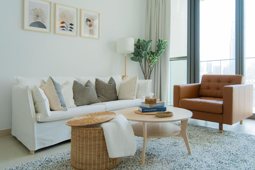 Elite Escape Holiday Home - 2 BHK Getaway with Dubai Mall Access - 1508