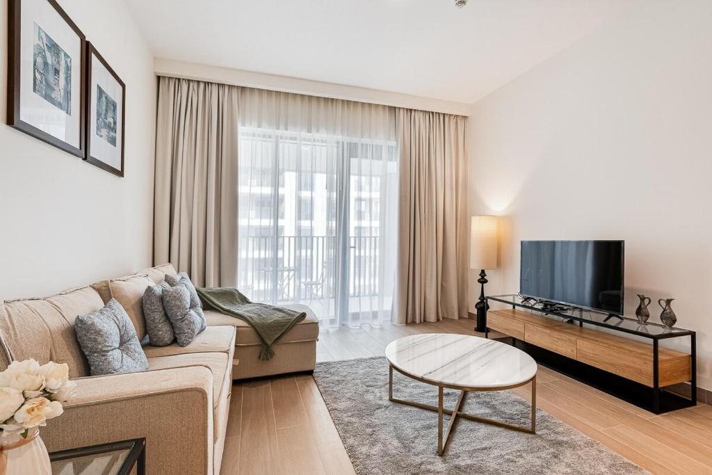 Enjoy the Friendly & Vibrant Neighborhood