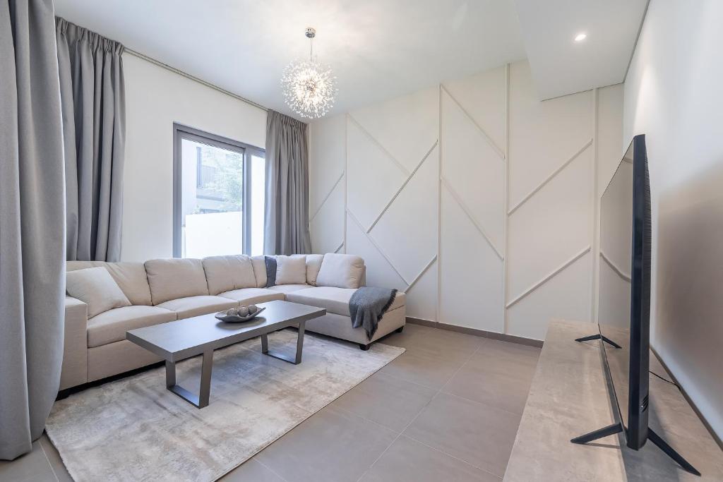 Exclusive Spacious Villa I Garden I Tilal Al Ghaf