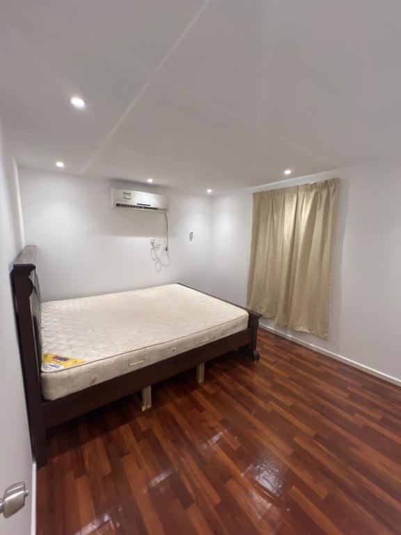 Two rooms and one living room in Delma island