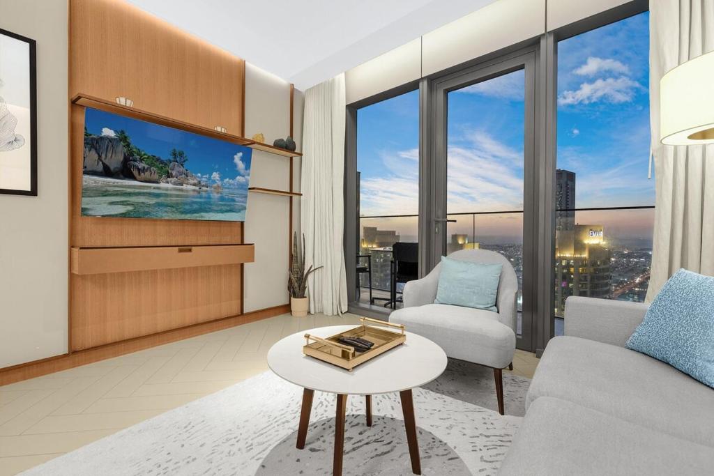 FIRST CLASS 2BR Chic Downtown Escape