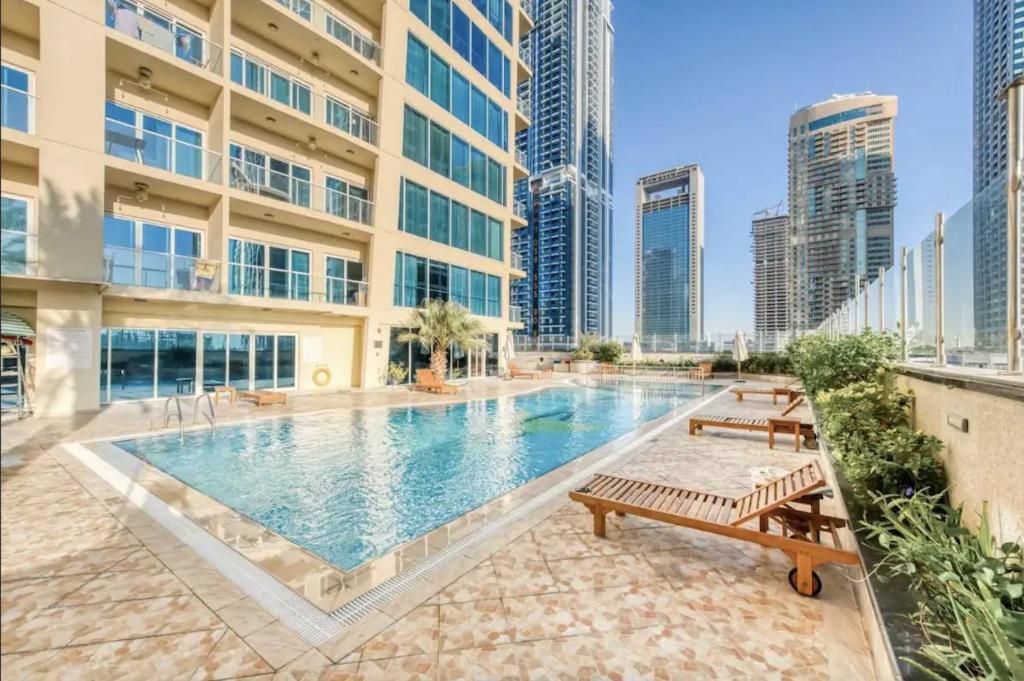 Luxury Studio with Balcony - Close to Metro & Marina