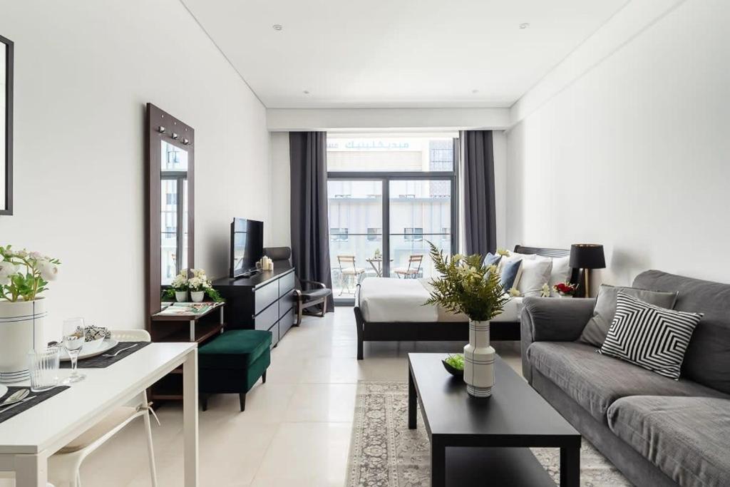 Frank Porter - Divine Residences