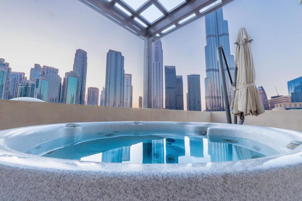 Full Burj Khalifa Views 1BDR with Private Hot Tub