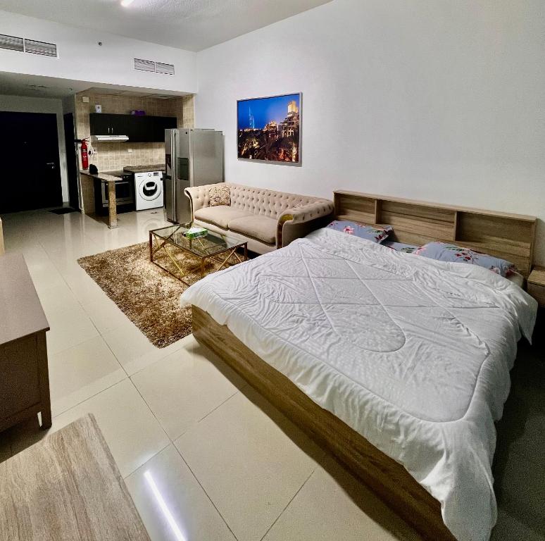 Furnished Studio Apartment in Marina