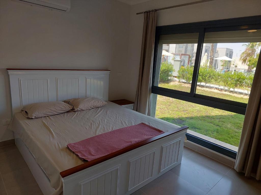 Gaia Sea view Chalet with gardenجايا- الساحل الشمالى- رأس الحكمه