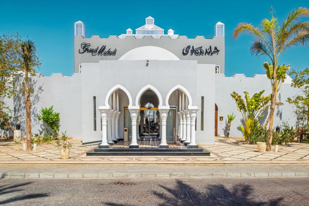 Grand Makadi - Couples and Families Only