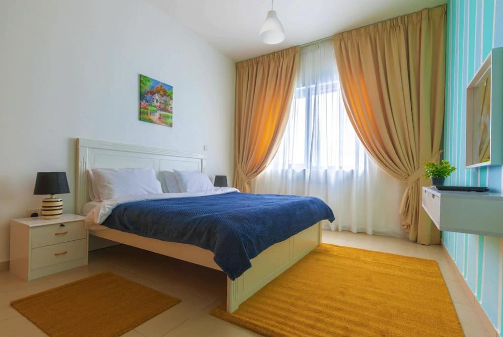 GREAT 3 Bedroom Apartment Beach Front (Side View)