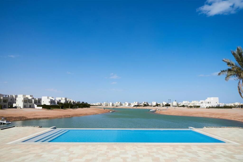 Ground floor two bedrooms in Joubal Lagoon with direct pool access and view
