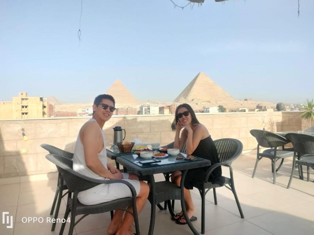 Hassan Pyramids Hotel&Rooftop