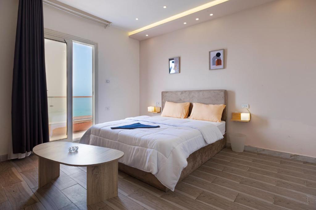 Alex Rooms