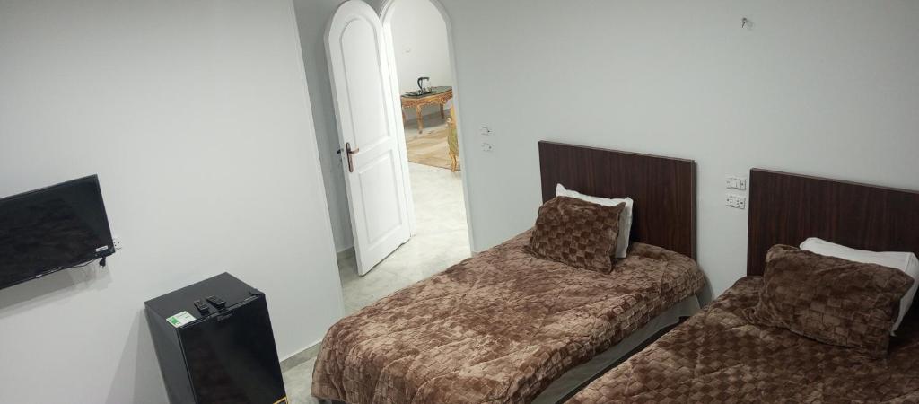 Hk2 pyramids Guest house