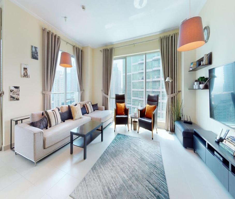 Hometown Apartments - Modern Spacious 2 BR Apartment in Marina
