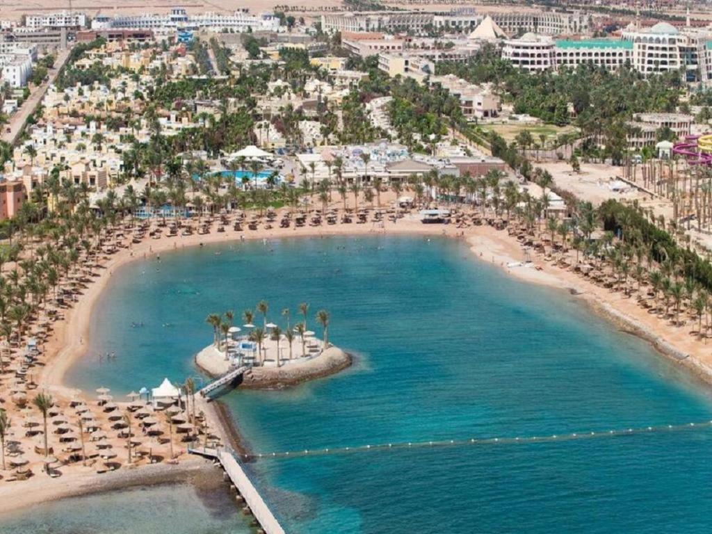 Hostgool SeaSide Chalets Mirage bay resort & aqua park