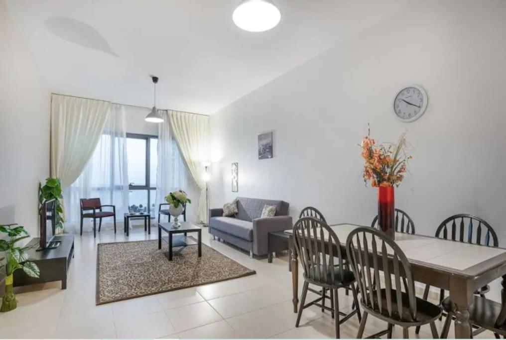 HUGE 3 Bedroom Apartment Beach Front (City View)