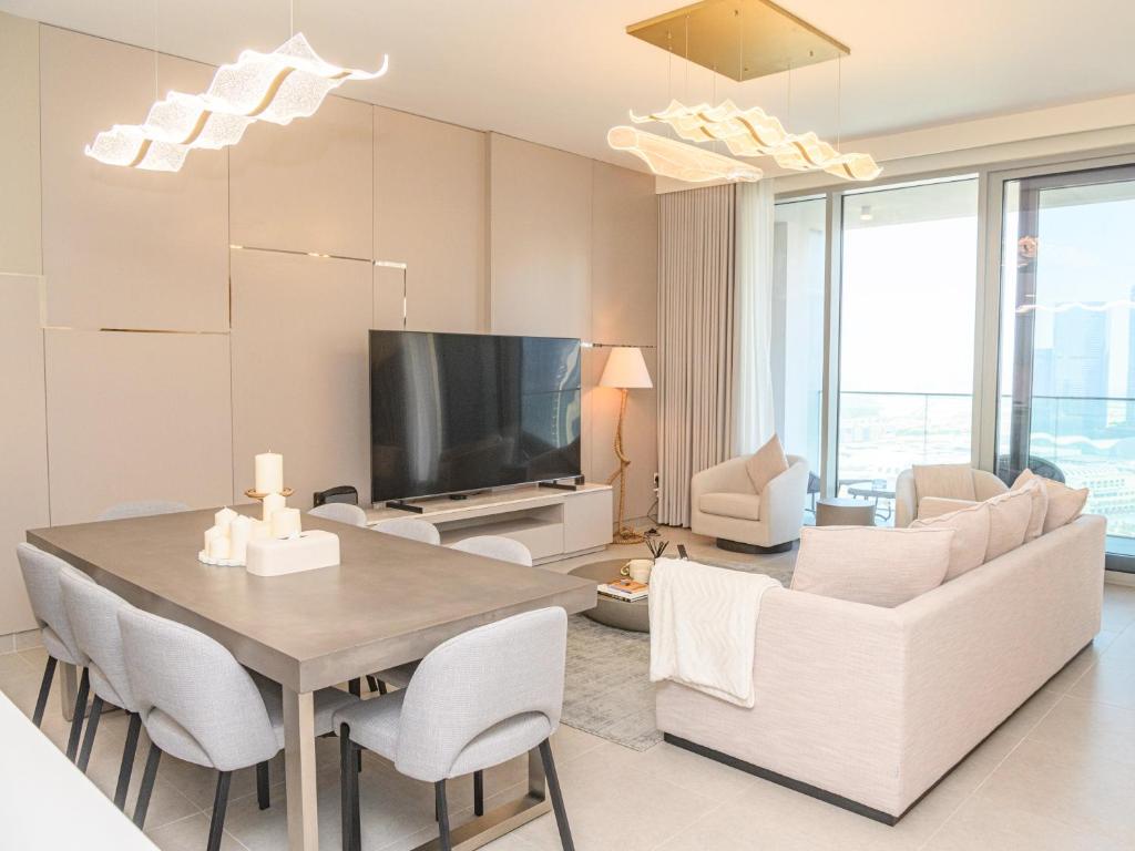 IBIA Homes - Stylish Downtown Dubai Escape 3BR with City Views