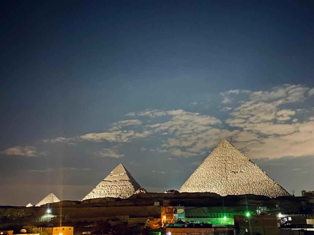Isis Pyramids View Inn