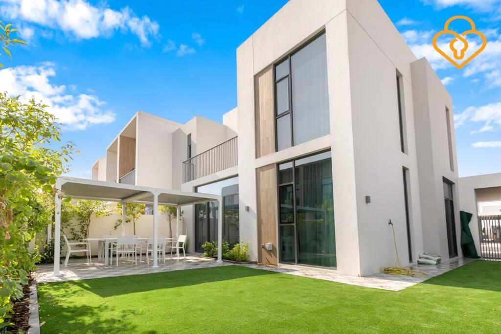 Keysplease Wonderful 4 B/R Home with Garden Arabian Ranches