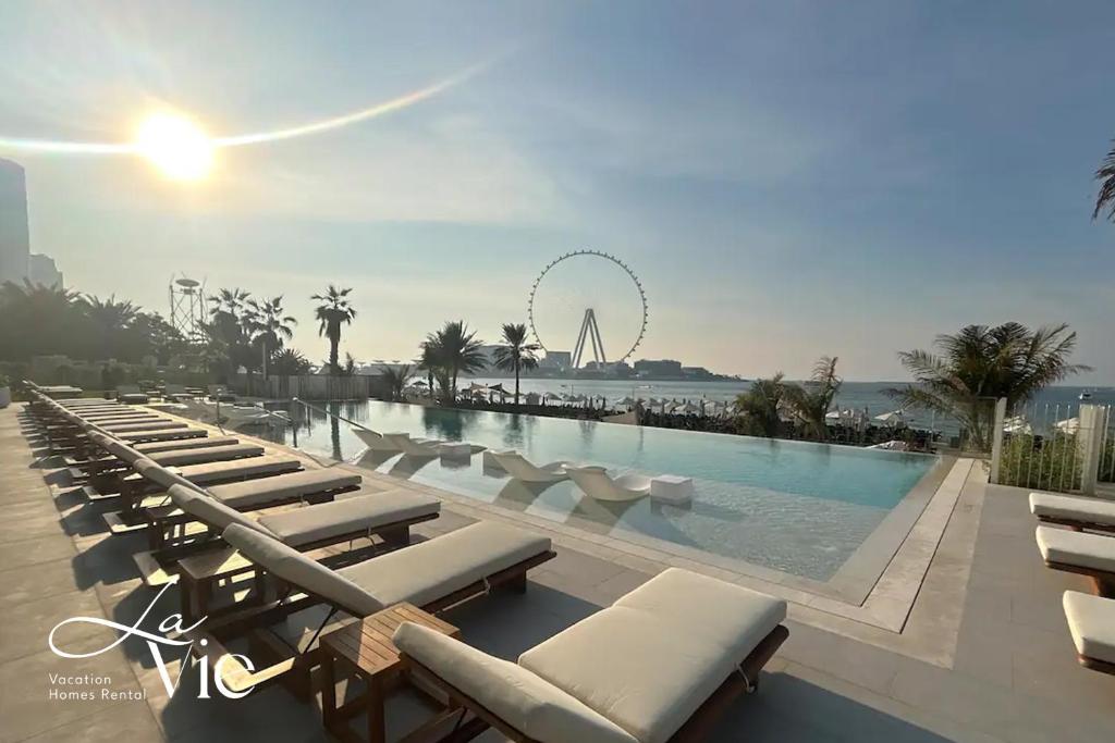 La Vie, JBR