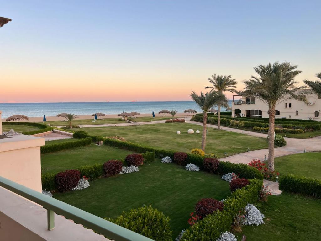 For Elite Families - La Vista 5 Seafront 265m Luxury Villa