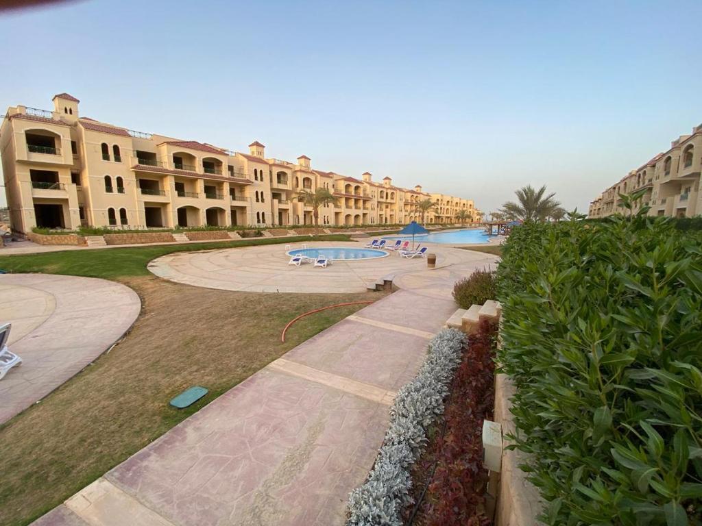 Laserina Palm Beach for families only with ground floor with big garden there is entrance extra fees 250 LE per adult