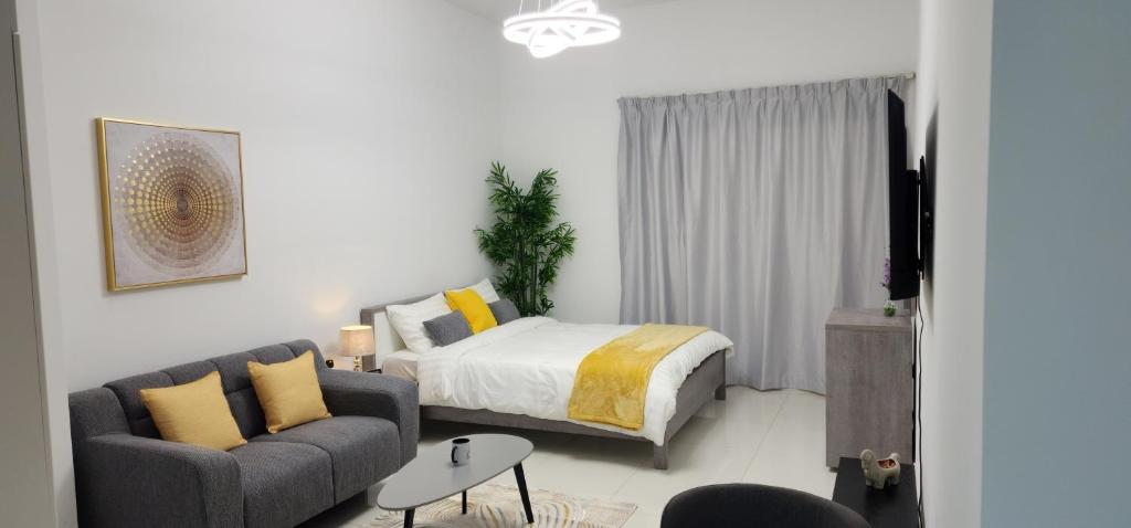 Elite 6 Sports Residence, Lavish Studio by Golden Casa