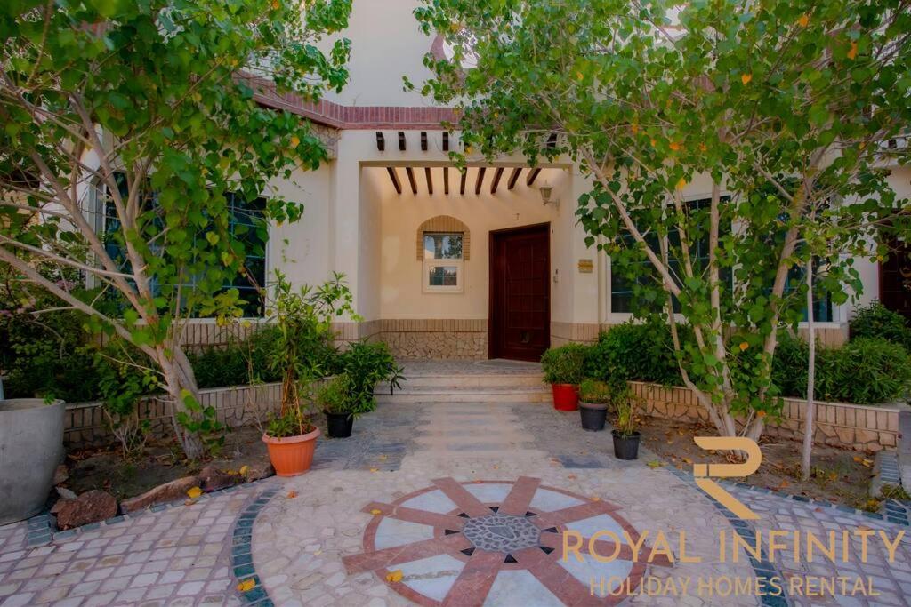Live like an Emirati at our Luxury Villa in Mirdif