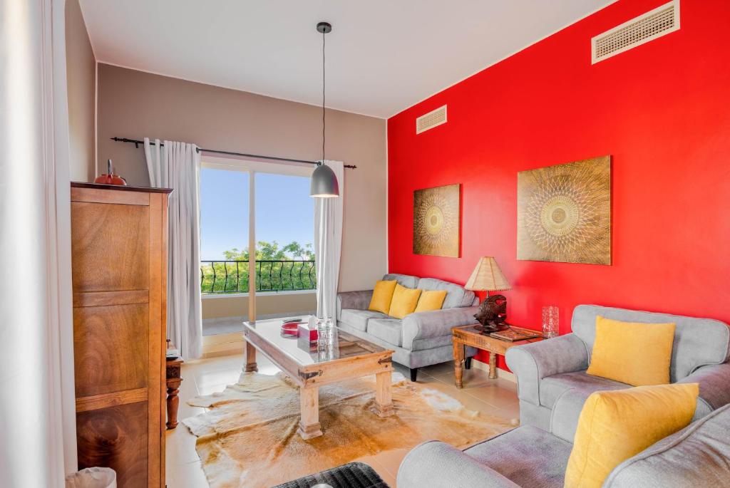 Live surrounded by gorgeous Green Golf fields