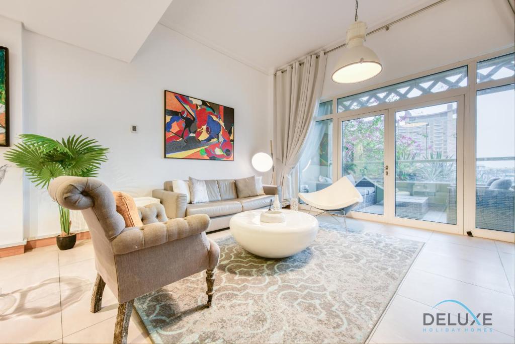 Lively 1 BR at Al Nabat Shoreline 8 Palm Jumeirah by Deluxe Holiday Homes